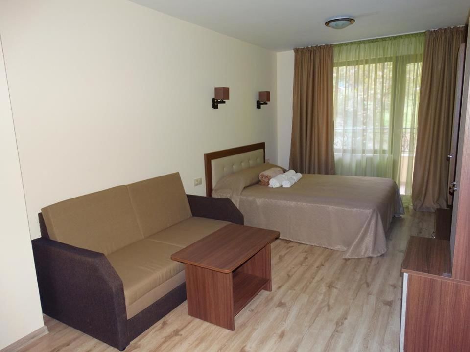 Отель Eco Hotel Momata Kolarovo