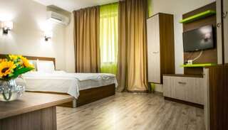 Отель Eco Hotel Momata Kolarovo Двухместный номер Делюкс с 1 кроватью (для 2 взрослых и 1 ребенка)-1