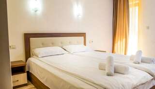 Отель Eco Hotel Momata Kolarovo Двухместный номер Делюкс с 1 кроватью (для 2 взрослых и 1 ребенка)-7